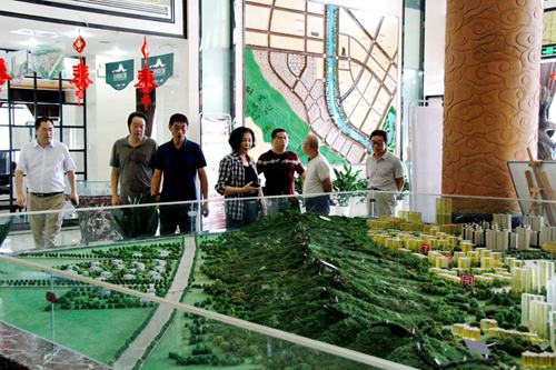 大秦置业公司组织业内专家赴陕南地产考察交流