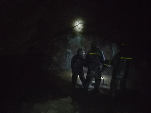 矿建二公司冶坪矿井蓄电池电机车检修充电硐室顺利开工