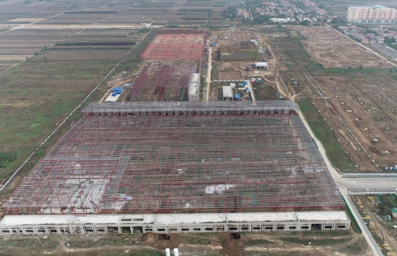 建设渭南分公司南京金龙项目部超危大网架顶升工程顺利完成