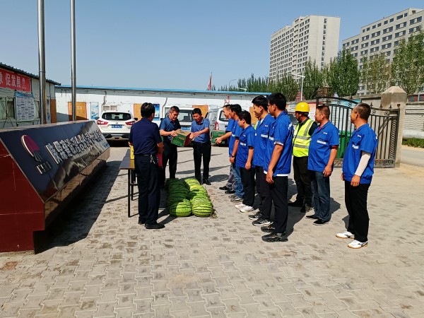 建设澄合分公司夏季送清凉进陕北片区施工现场