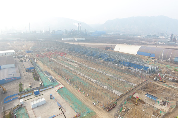 建设汉中分公司龙钢机械化综合一次料场项目大跨度钢结构网架顺利合拢