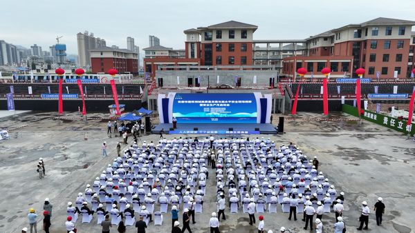 安康市建筑领域高质量发展与高水平安全现场观摩会在建设汉阴县实验中学二期项目现场举办