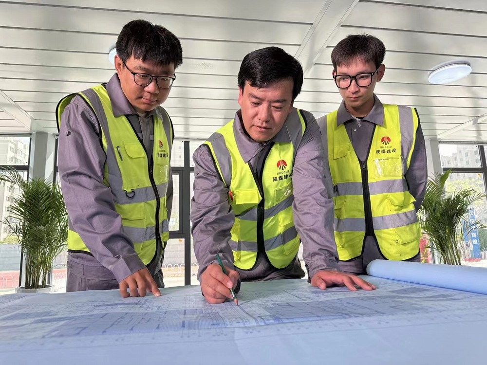 建设者勇担当 施工一线谱华章