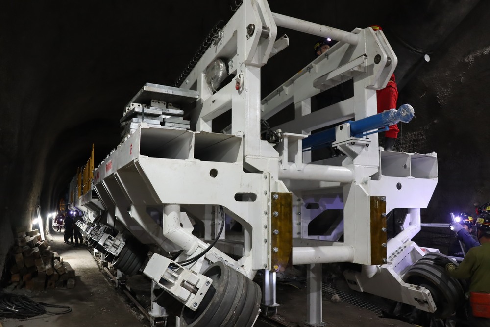 建设矿建二公司“蛇形”巷道TBM掘进技术成果达到国际领先水平 建设矿建二公司“蛇形”巷道TBM掘进技术成果达到国际领先水平