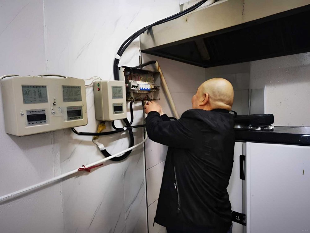 建设机电安装公司:锚定“两堂一舍”核心阵地 织密安全保障网