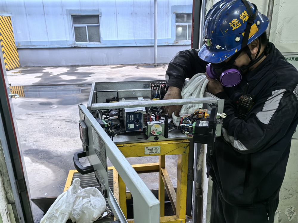 建设洗选煤运营公司红柳林洗煤厂项目部:以电为脉守岗尽责 精耕细作护航生产