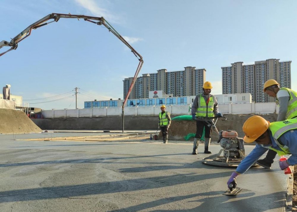 建设绿宇公司:战严寒 抢工期 保安全